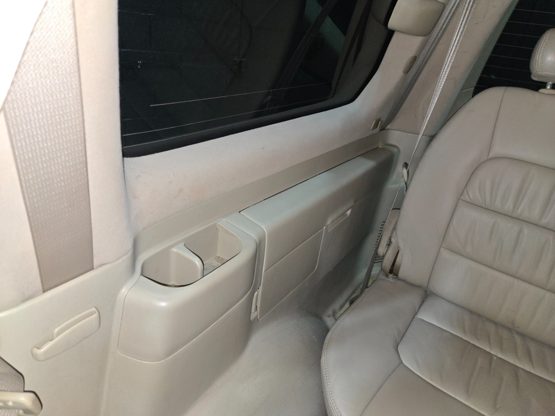 2004 Lexus LX 470 98