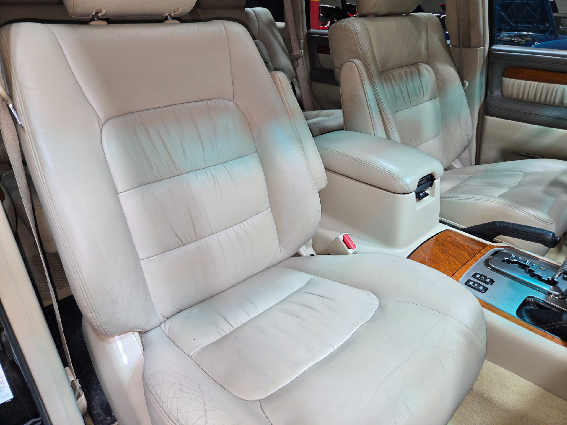 2004 Lexus LX 470 9
