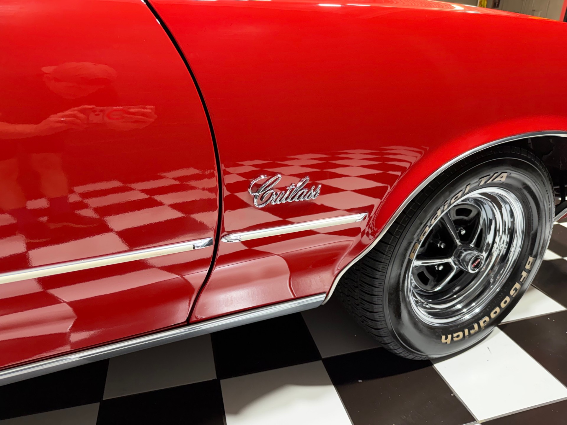 1972 Oldsmobile Cutlass Supreme 24