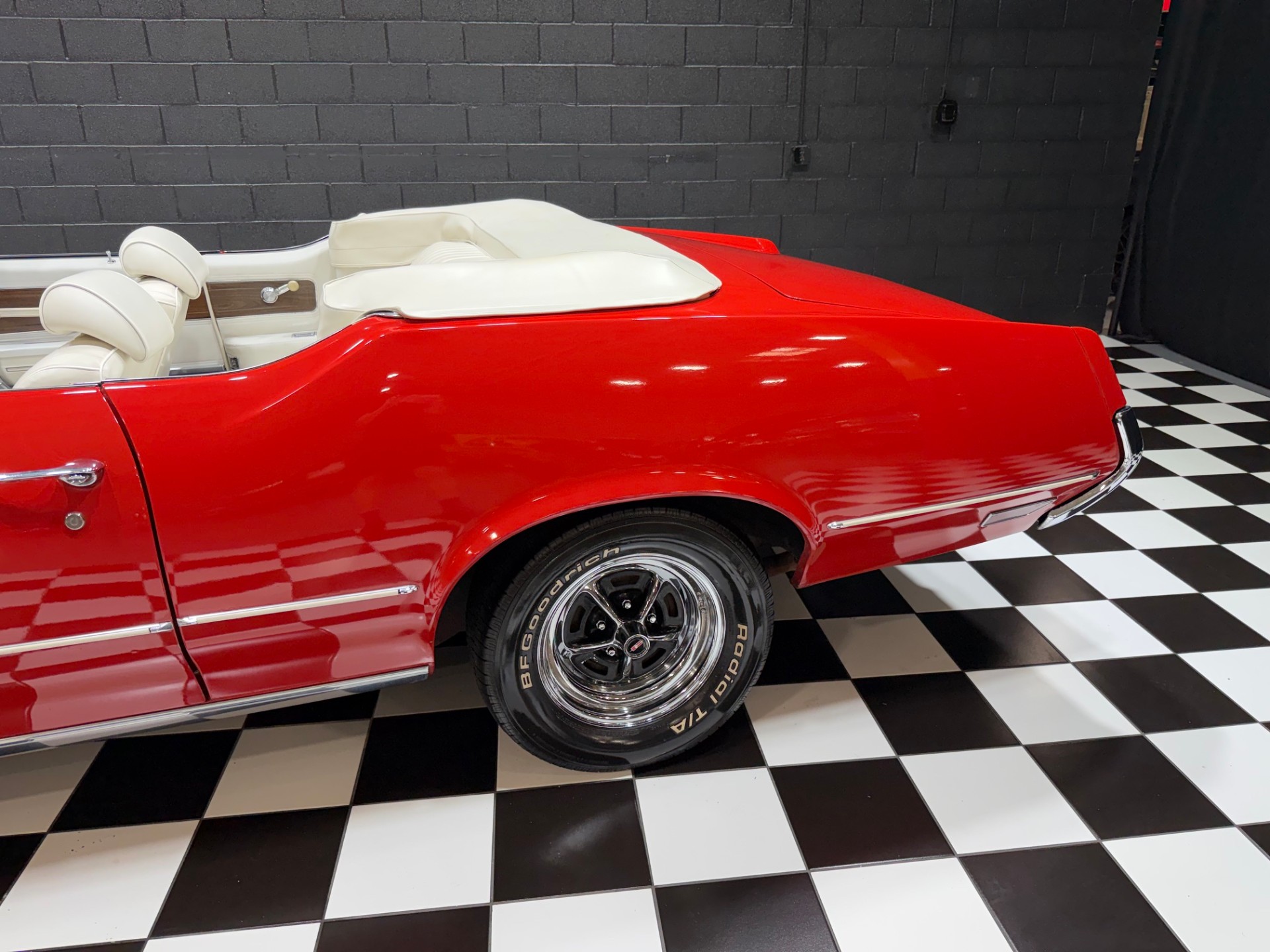 1972 Oldsmobile Cutlass Supreme 36