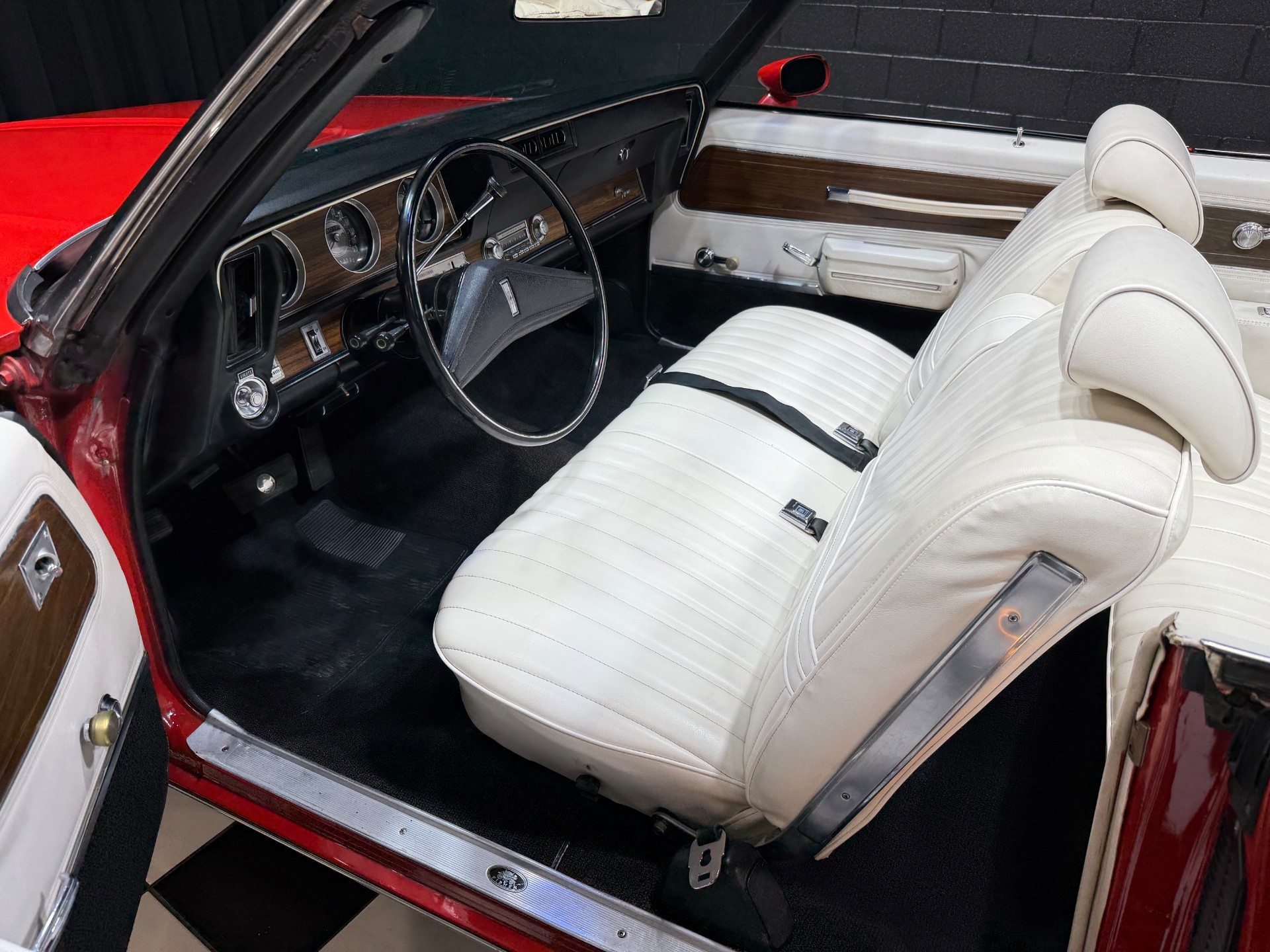 1972 Oldsmobile Cutlass Supreme 2
