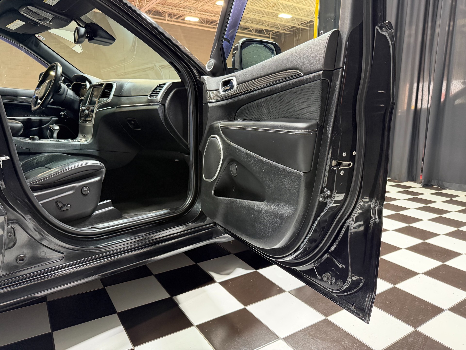 2014 Jeep Grand Cherokee 38