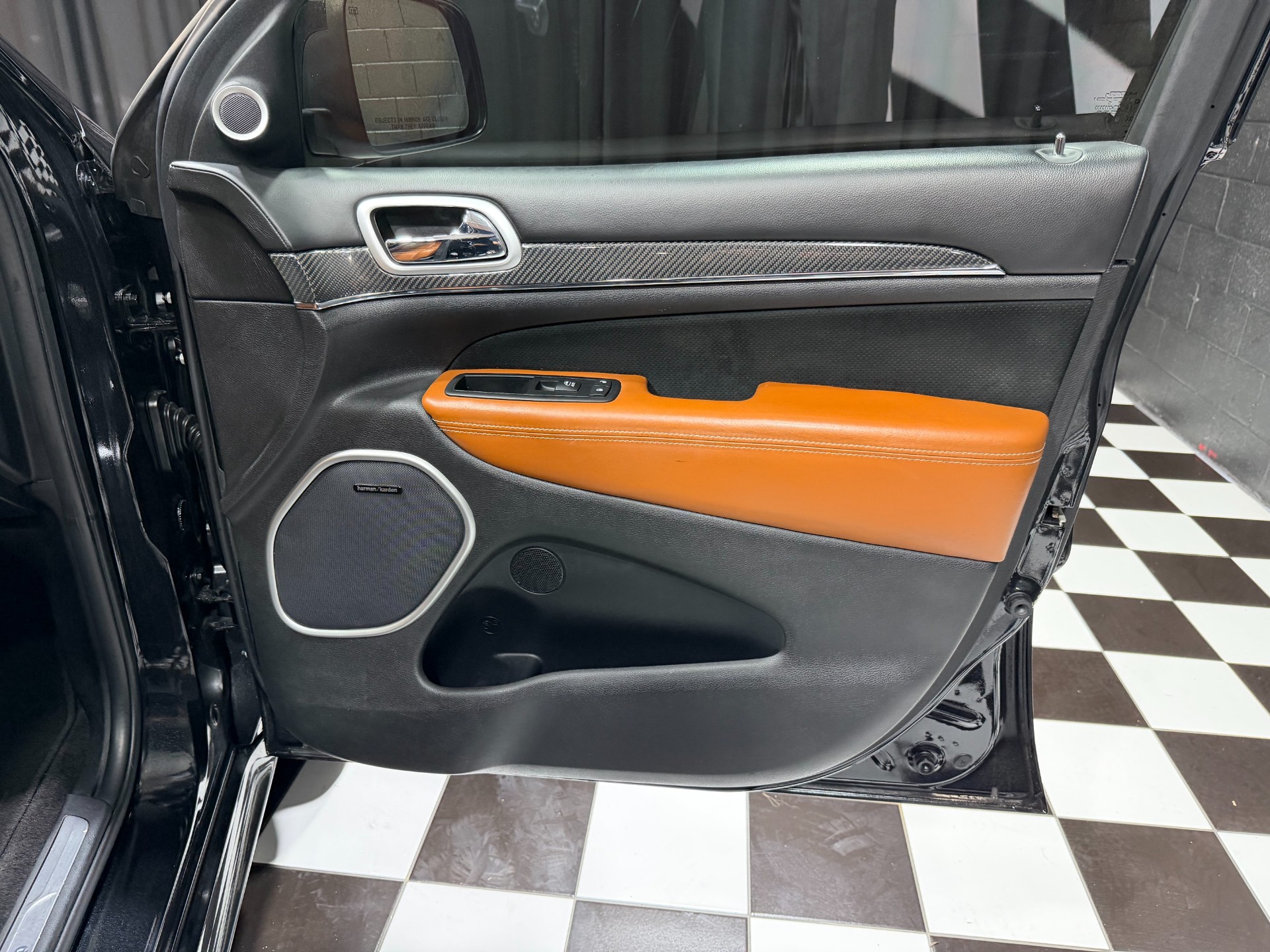 2016 Jeep Grand Cherokee 32