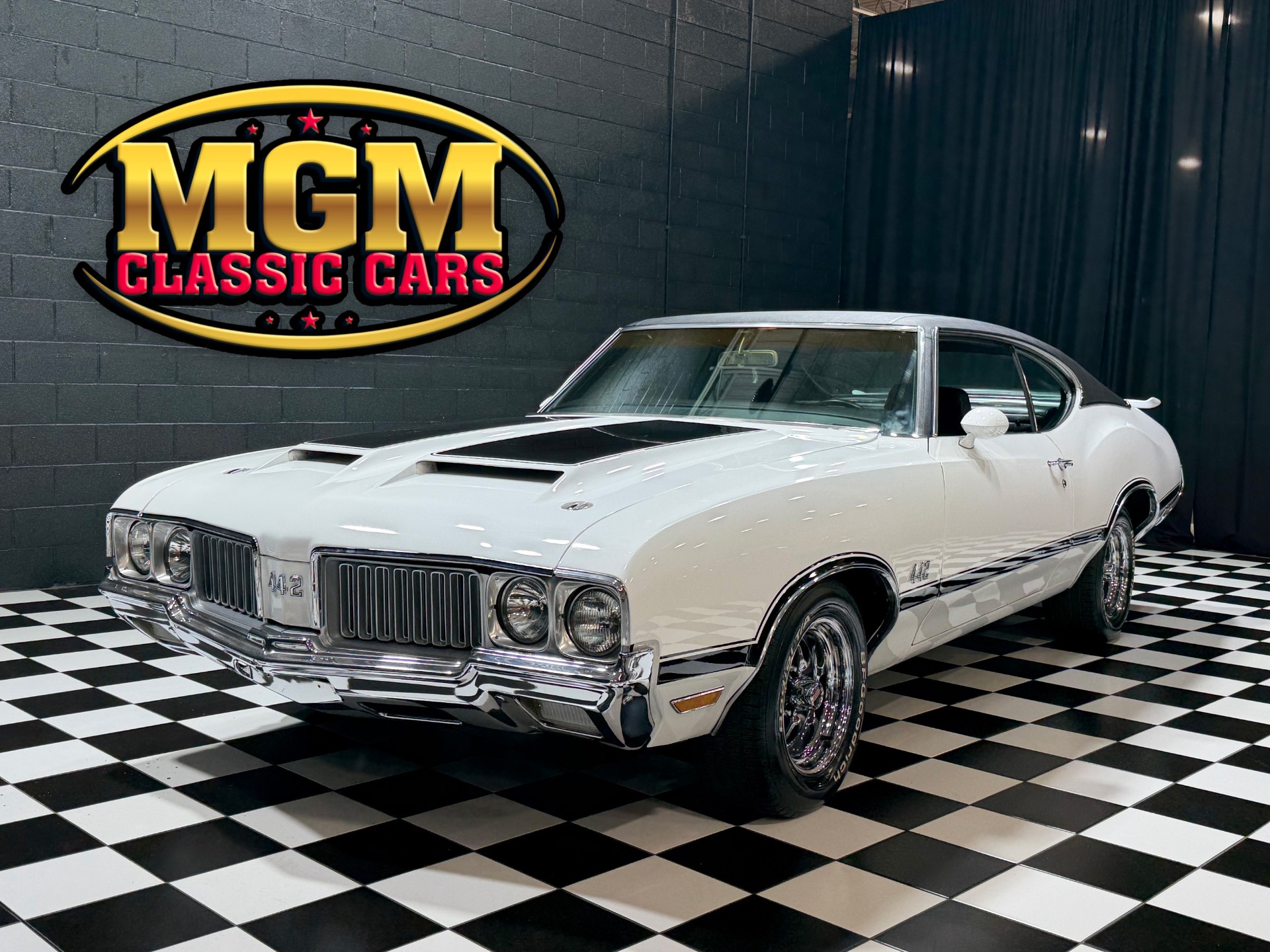 White 1970 Oldsmobile 442 Coupe 3-Speed Automatic