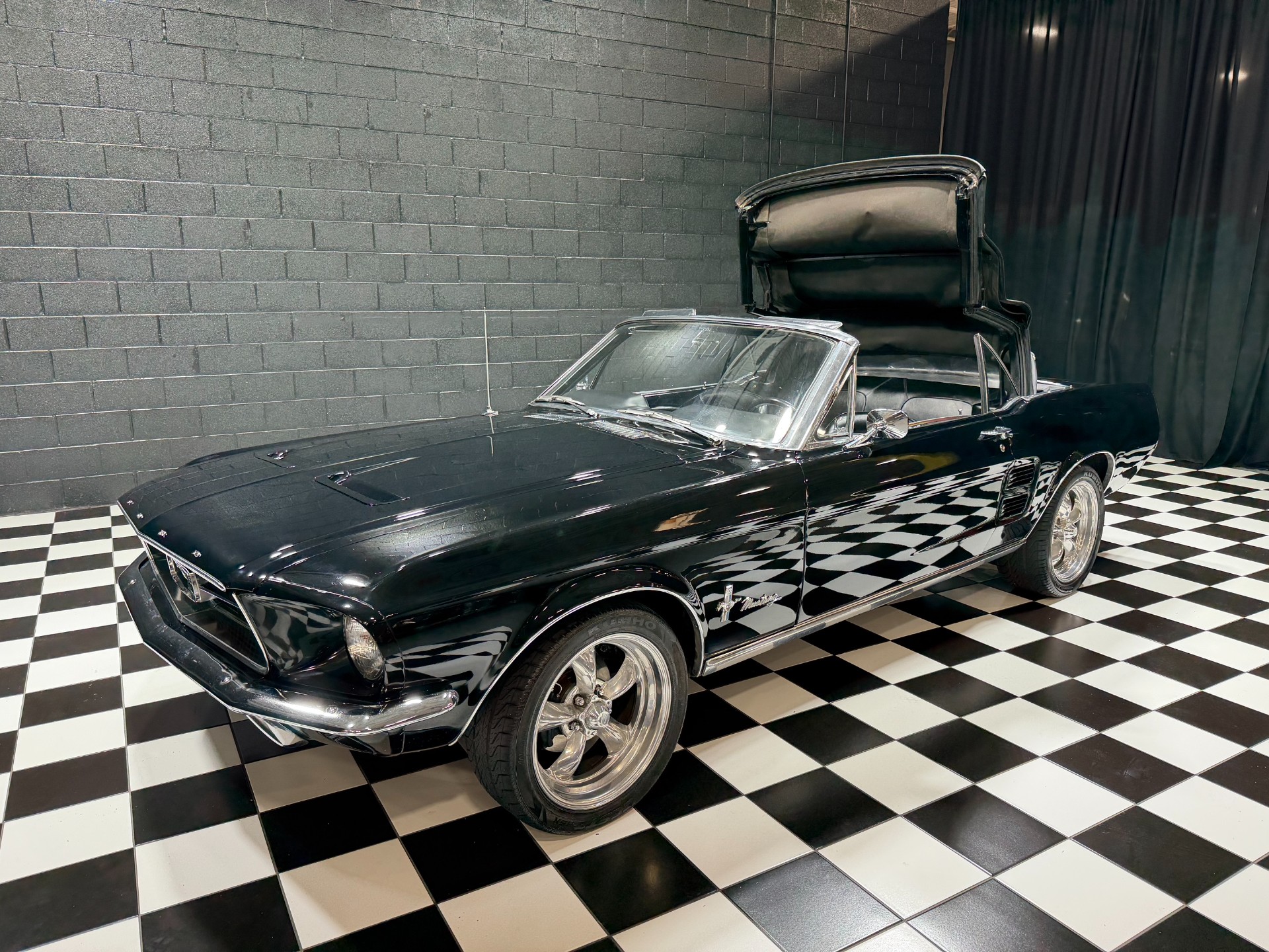 1967 Ford Mustang 11