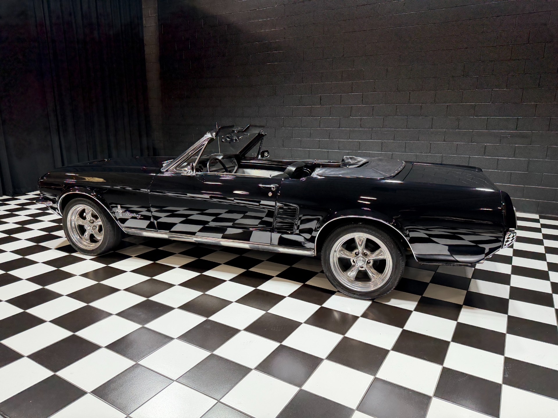 1967 Ford Mustang 37