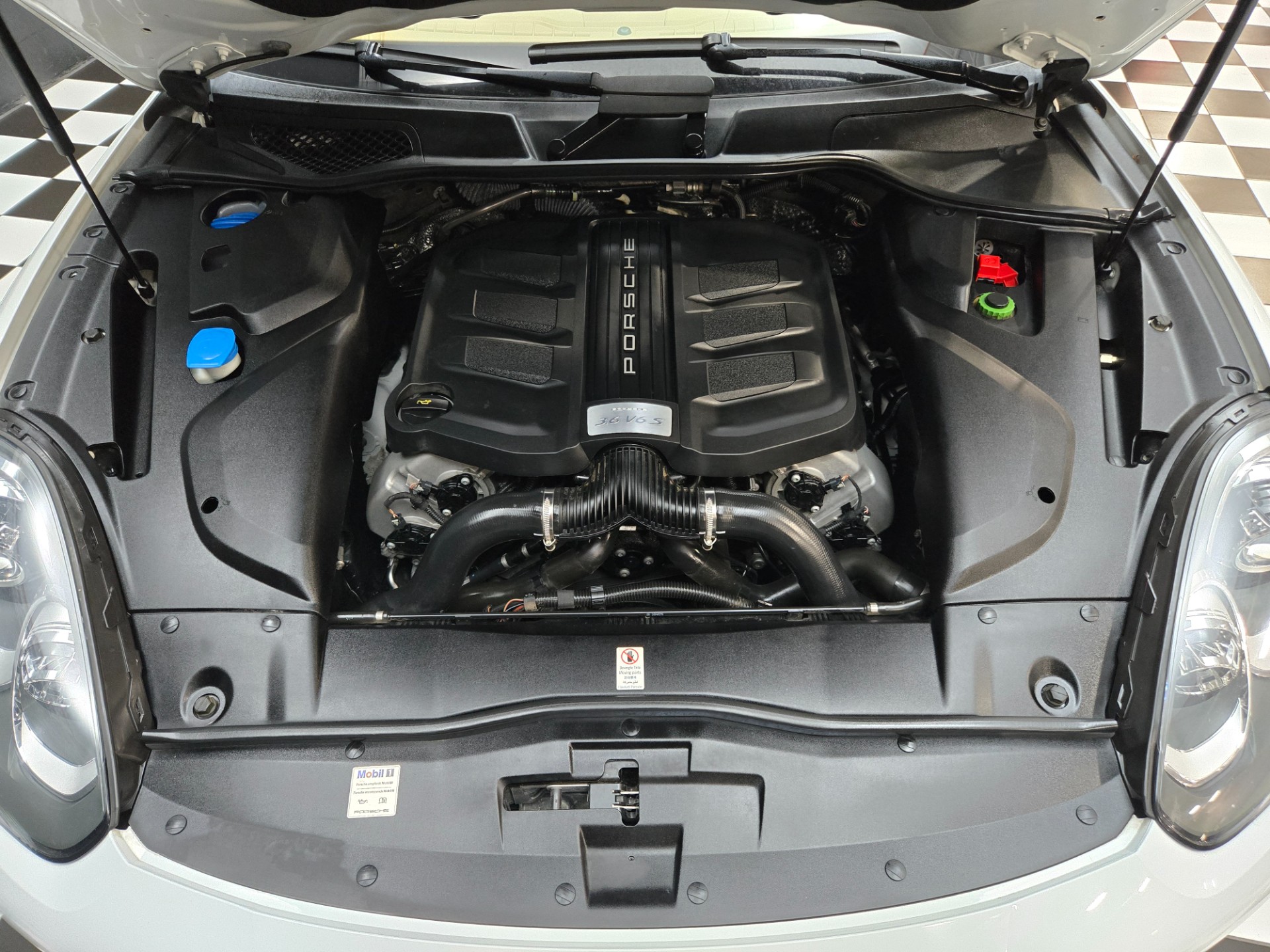 2017 Porsche Cayenne 14