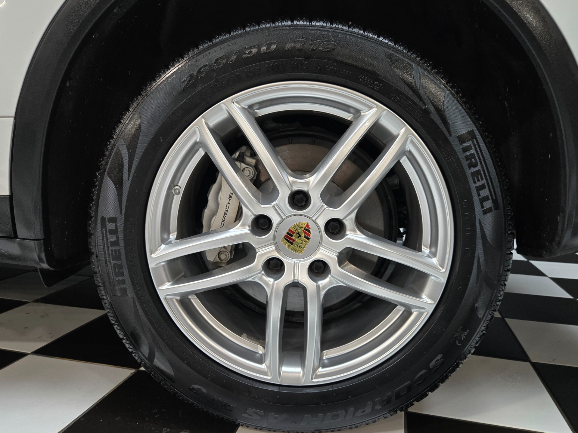 2017 Porsche Cayenne 42