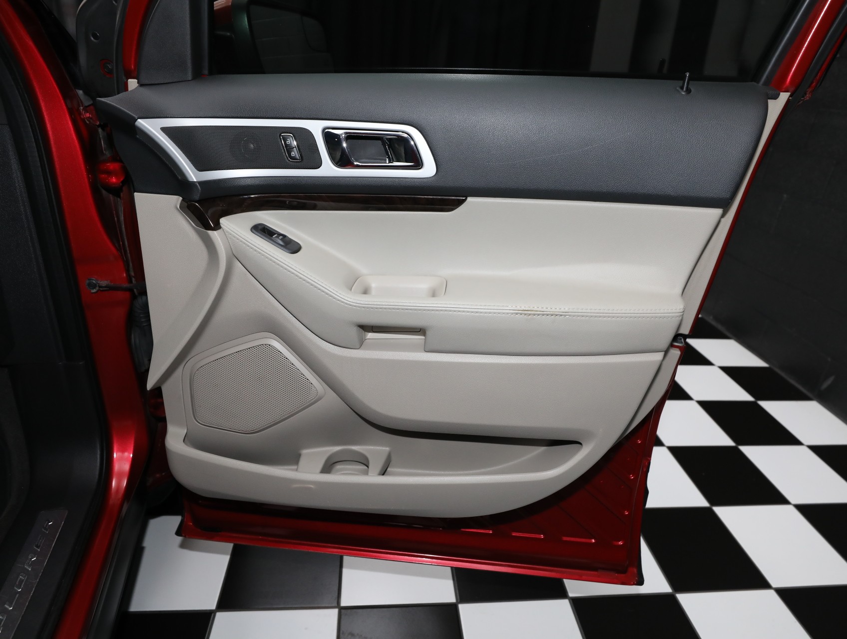 2012 Ford Explorer 35