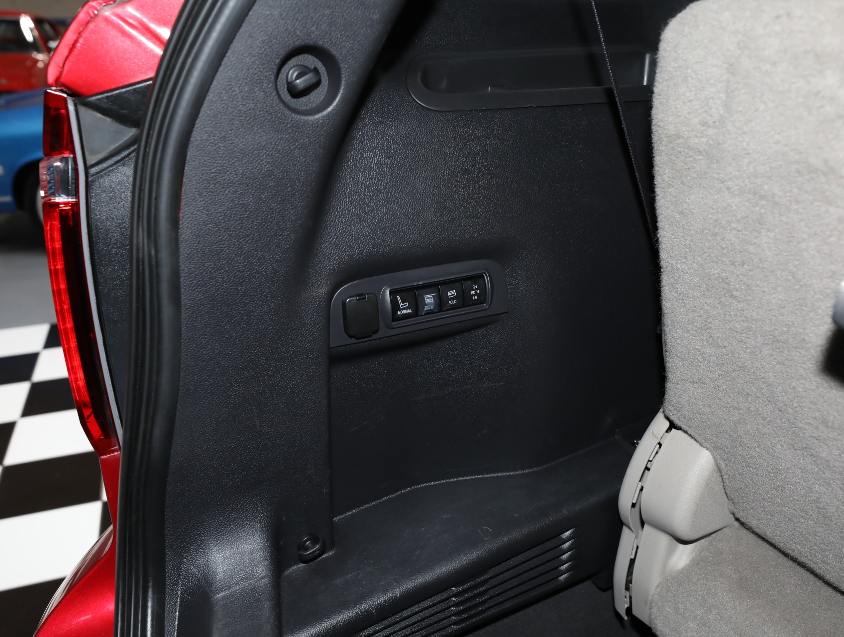 2012 Ford Explorer 44