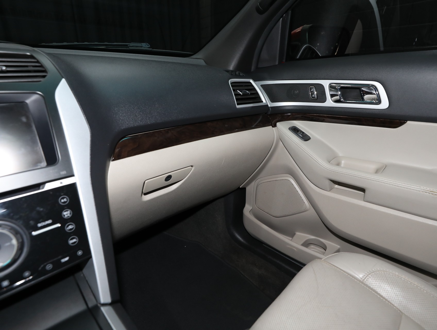 2012 Ford Explorer 54