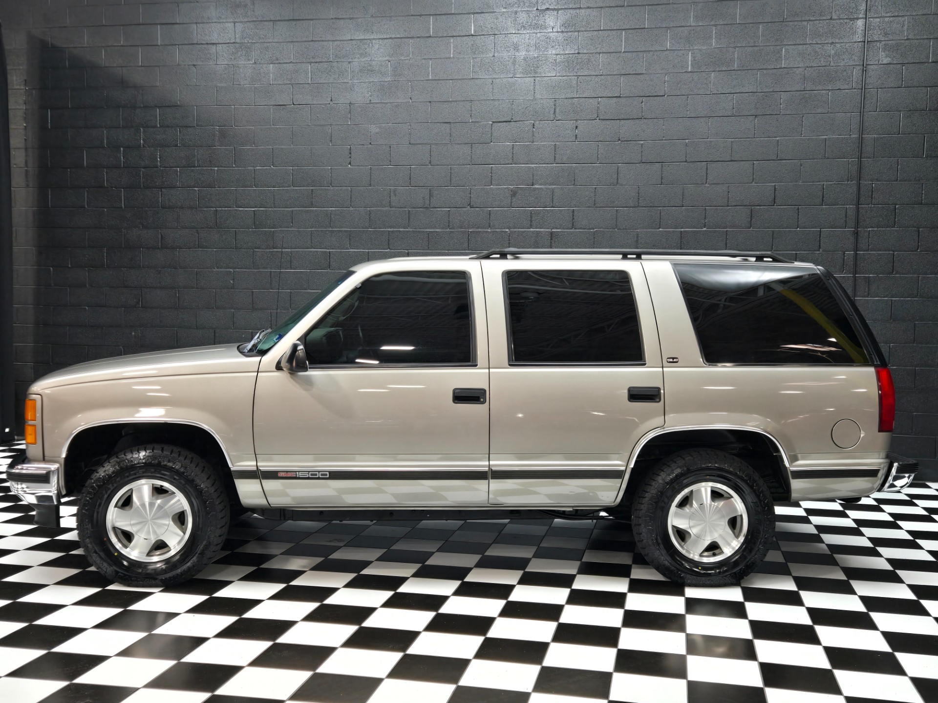 1999 GMC Yukon 2