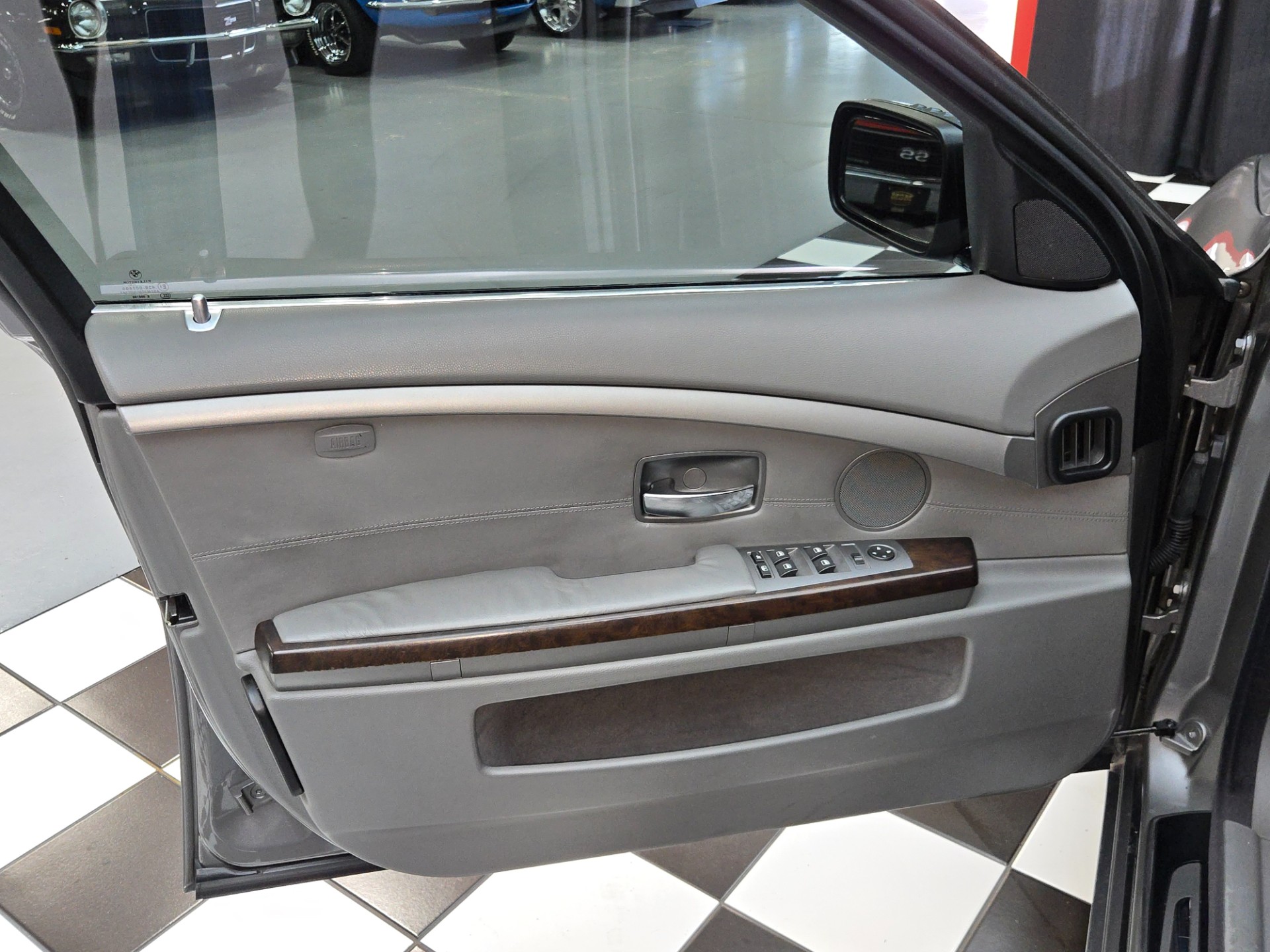 2004 BMW 7 Series 101