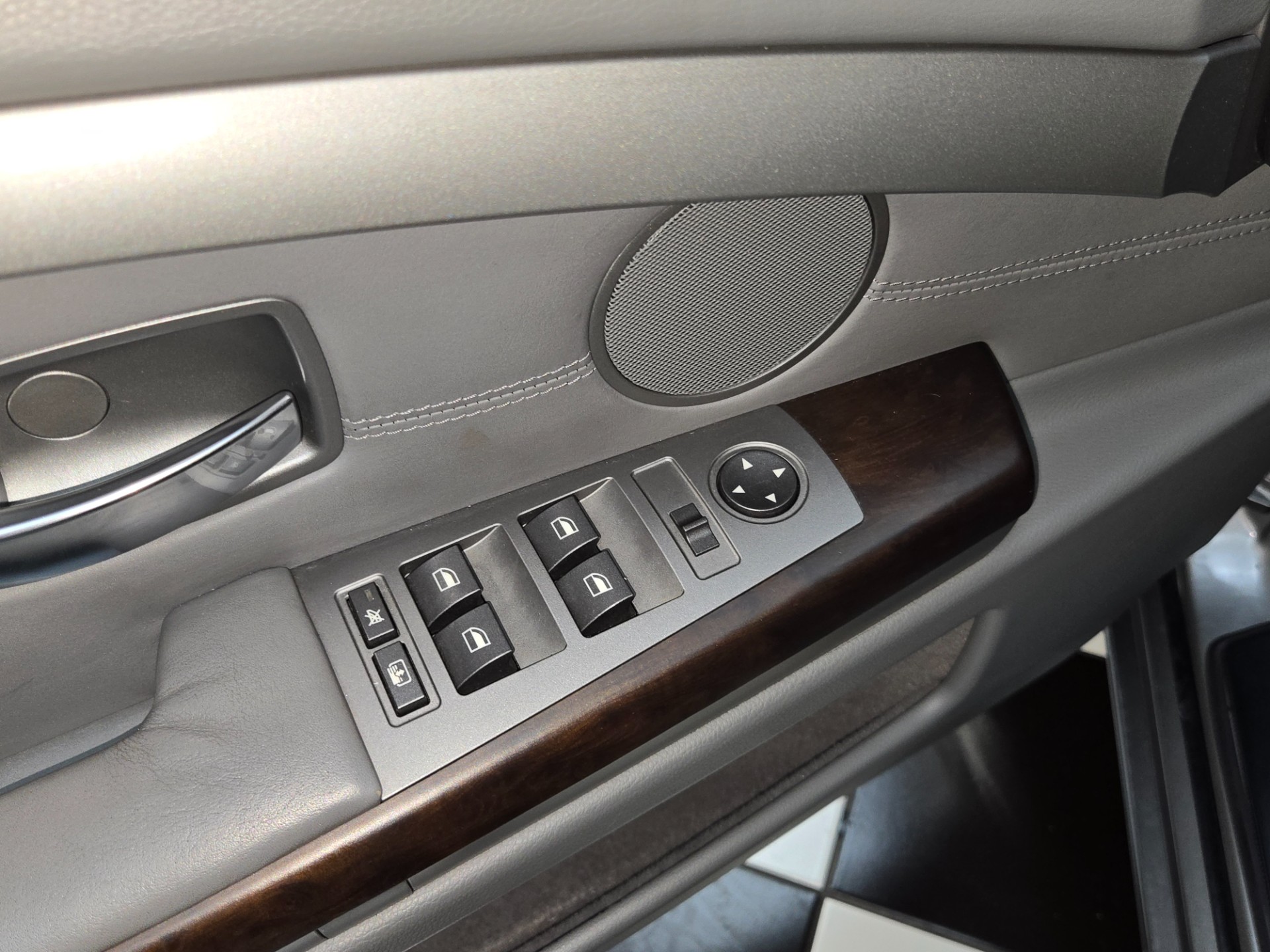 2004 BMW 7 Series 102