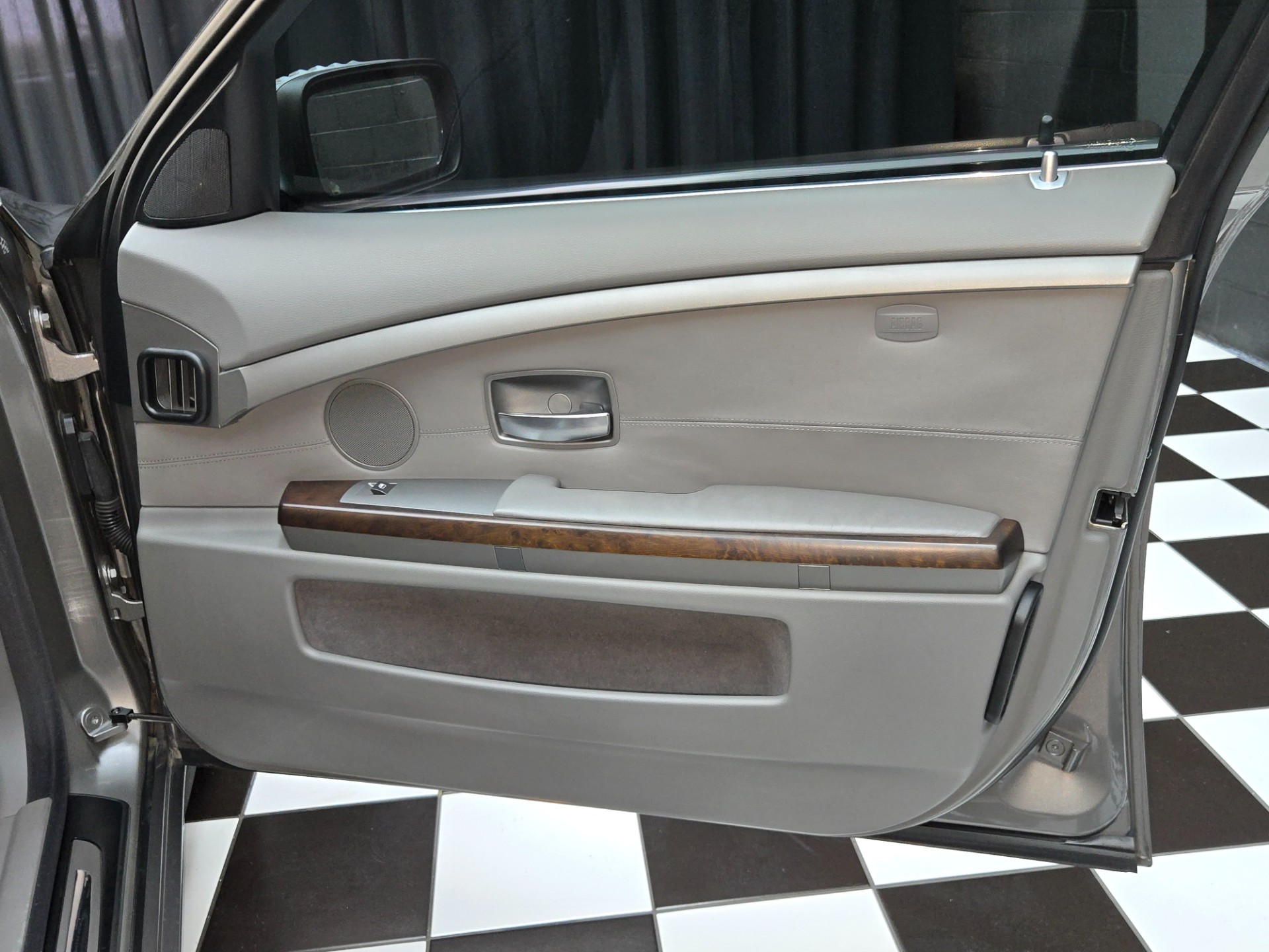 2004 BMW 7 Series 77