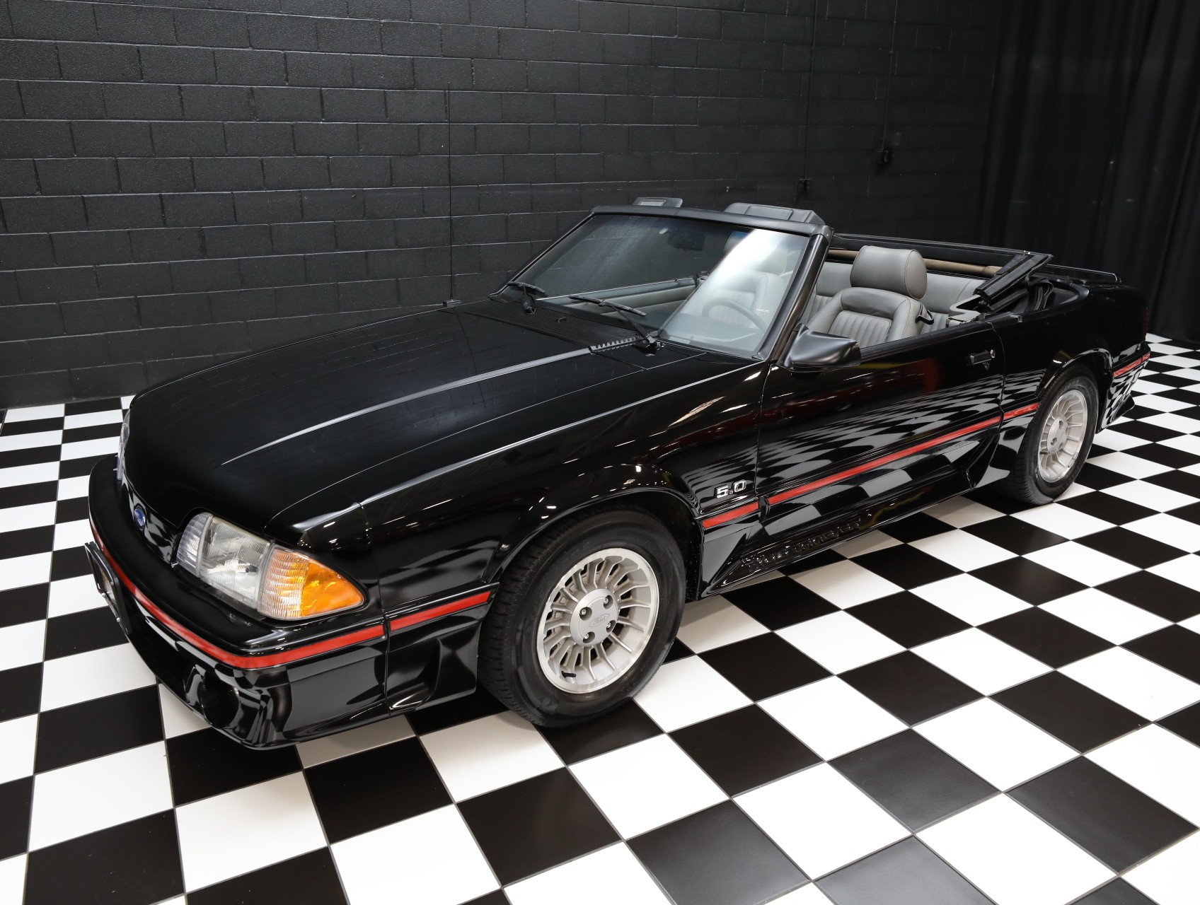 1987 Ford Mustang 14