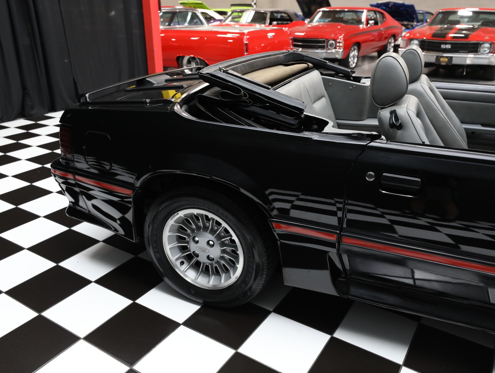 1987 Ford Mustang 32