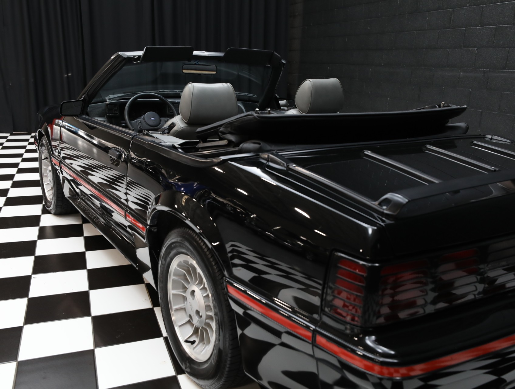 1987 Ford Mustang 40