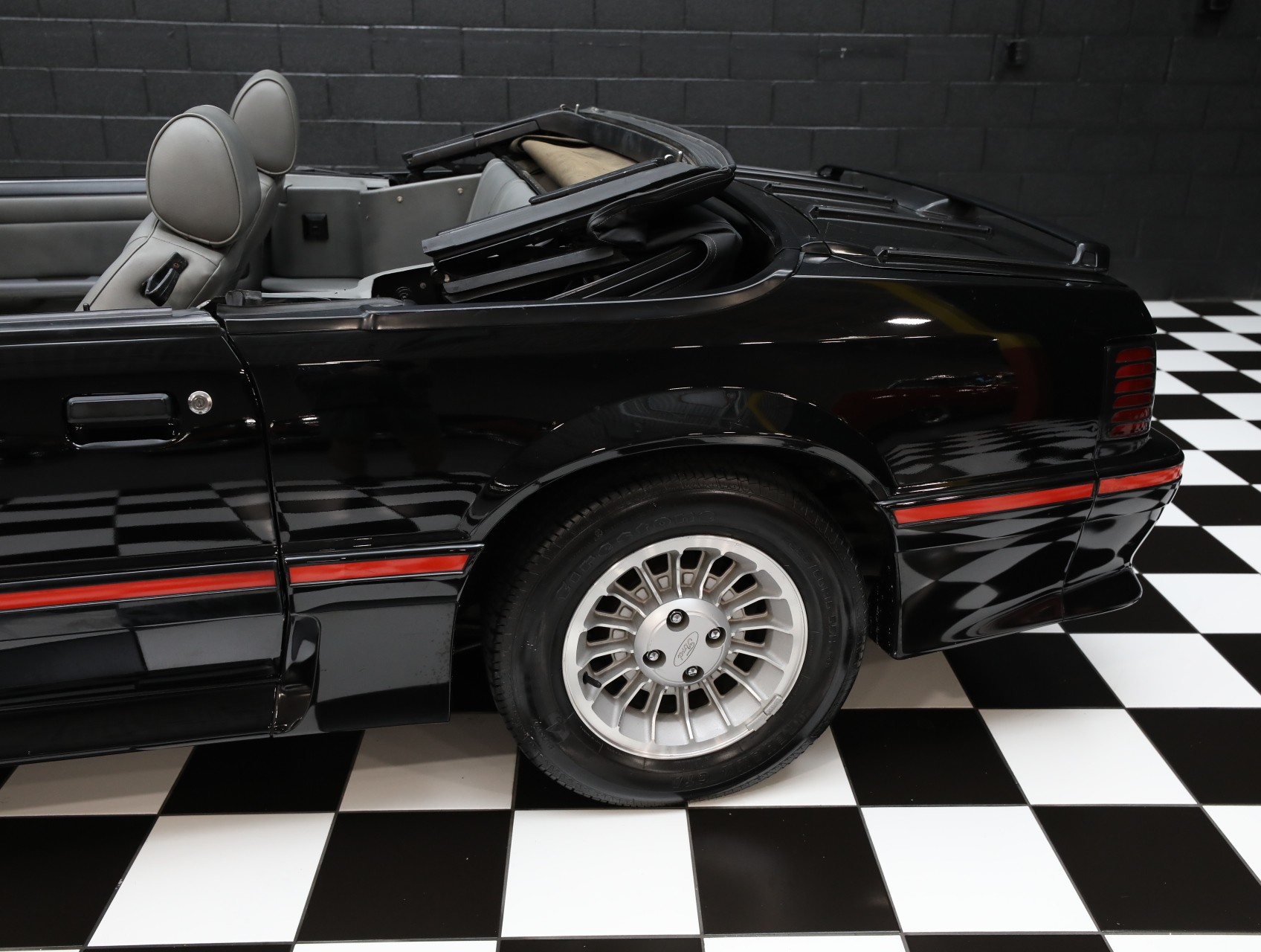 1987 Ford Mustang 41