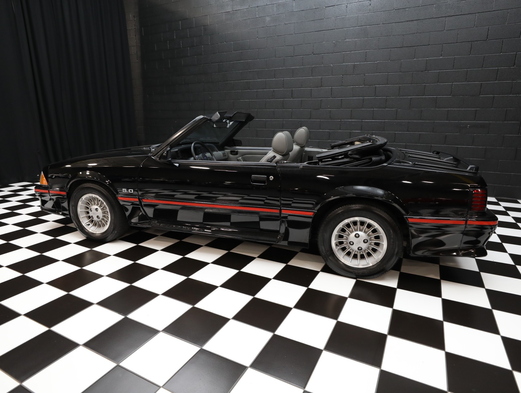 1987 Ford Mustang 42