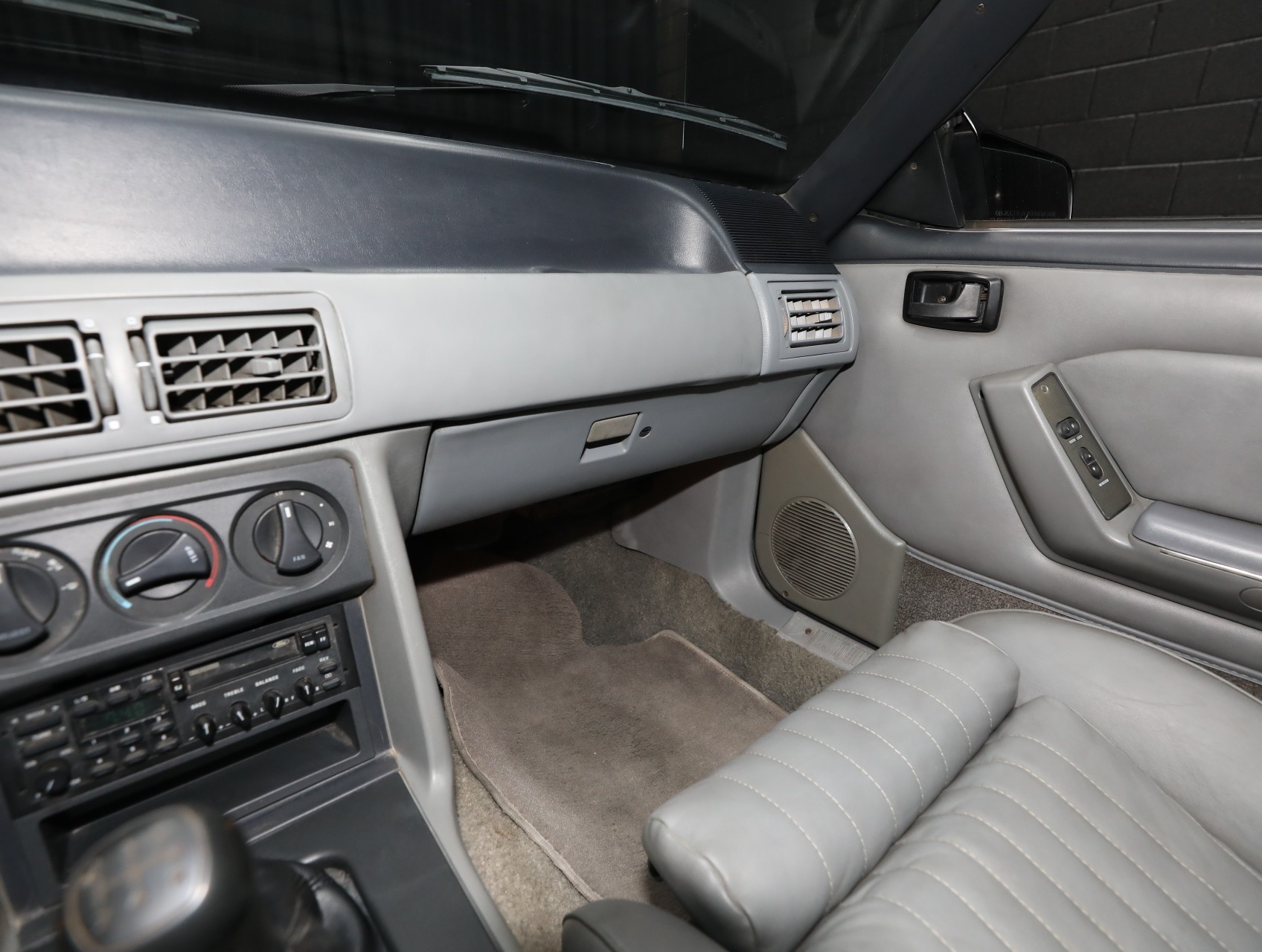 1987 Ford Mustang 64