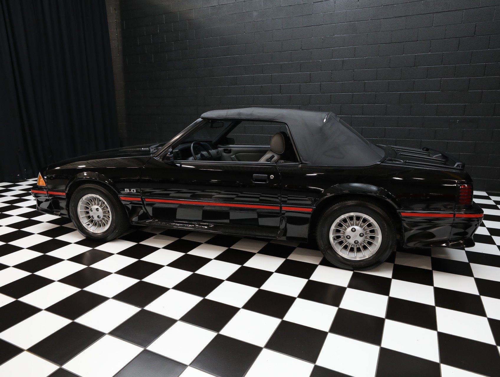 1987 Ford Mustang 7