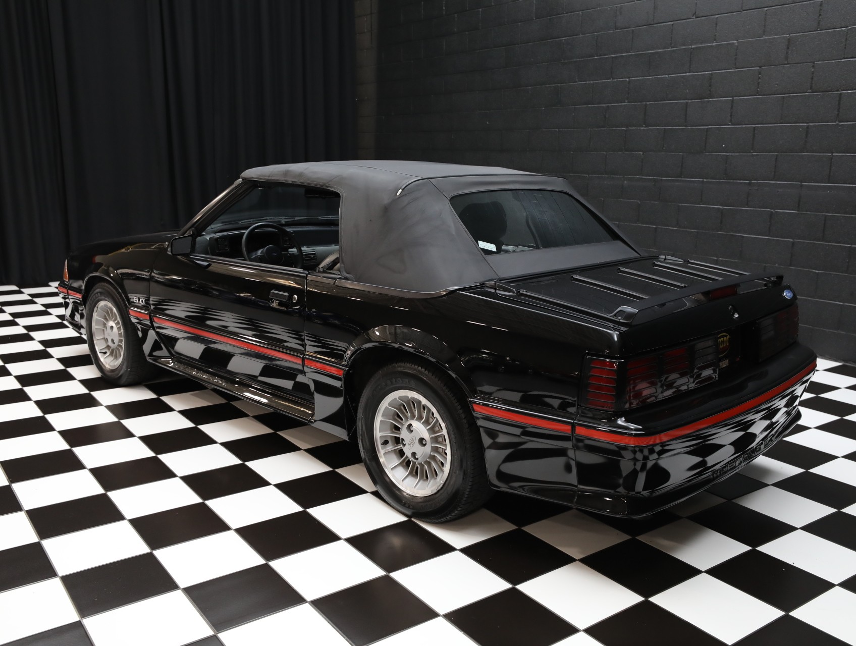 1987 Ford Mustang 8