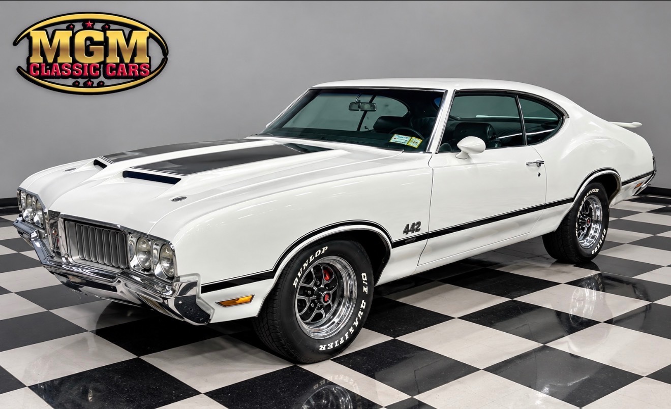 White 1970 Oldsmobile 442 Coupe 3-Speed Automatic
