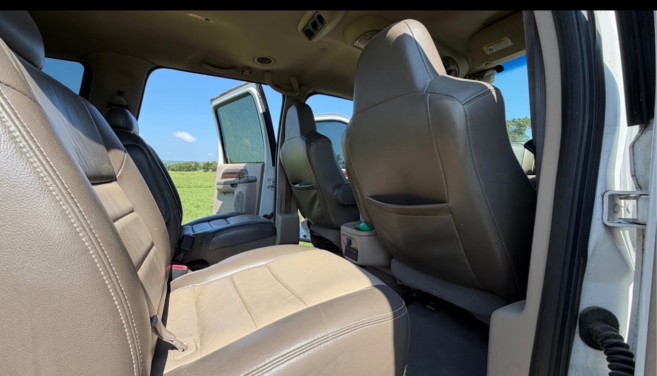 2004 Ford Excursion 7