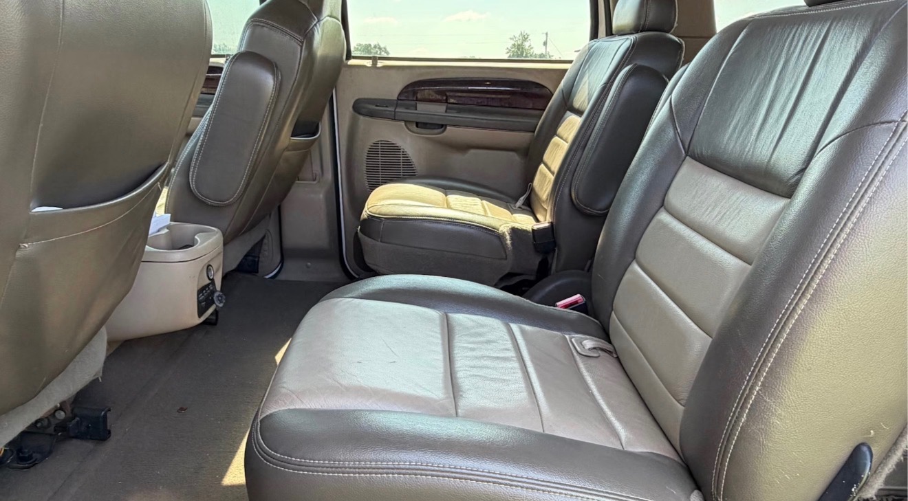 2004 Ford Excursion 8