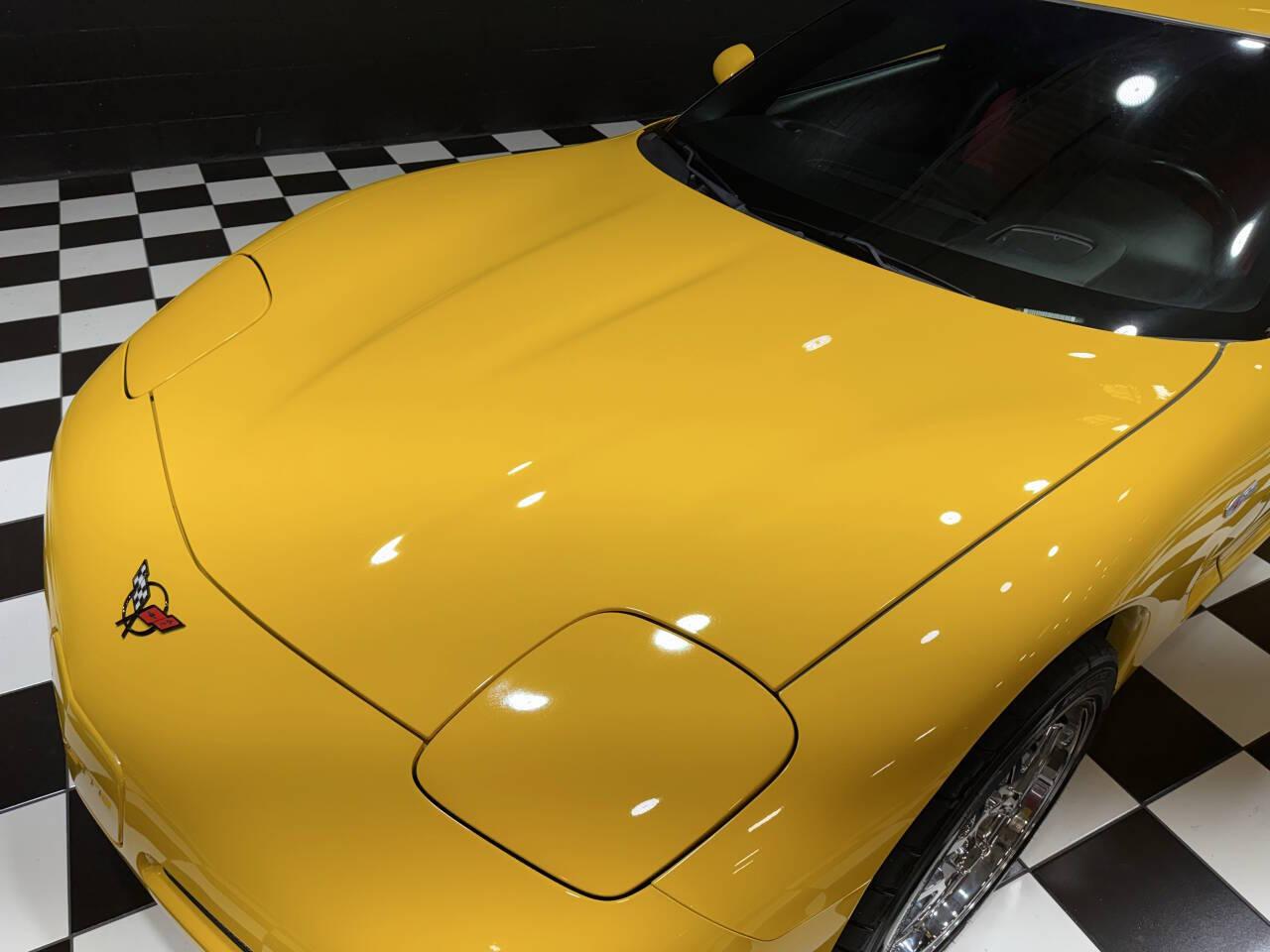 2004 Chevrolet Corvette 16