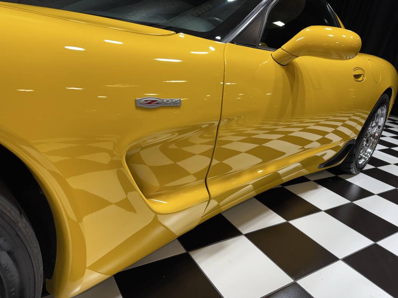 2004 Chevrolet Corvette 17