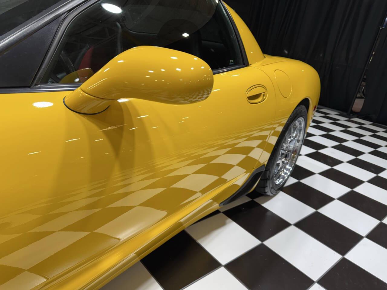2004 Chevrolet Corvette 18