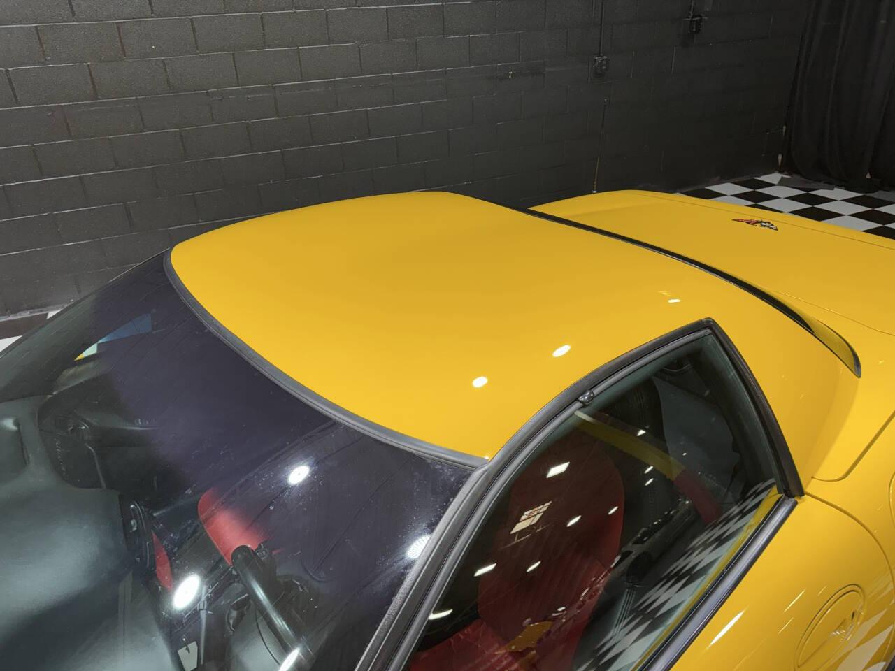 2004 Chevrolet Corvette 20