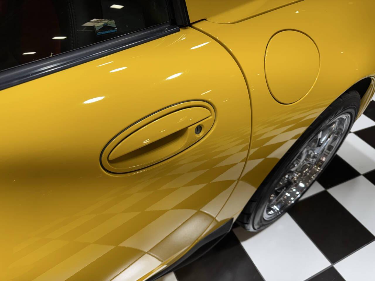 2004 Chevrolet Corvette 21