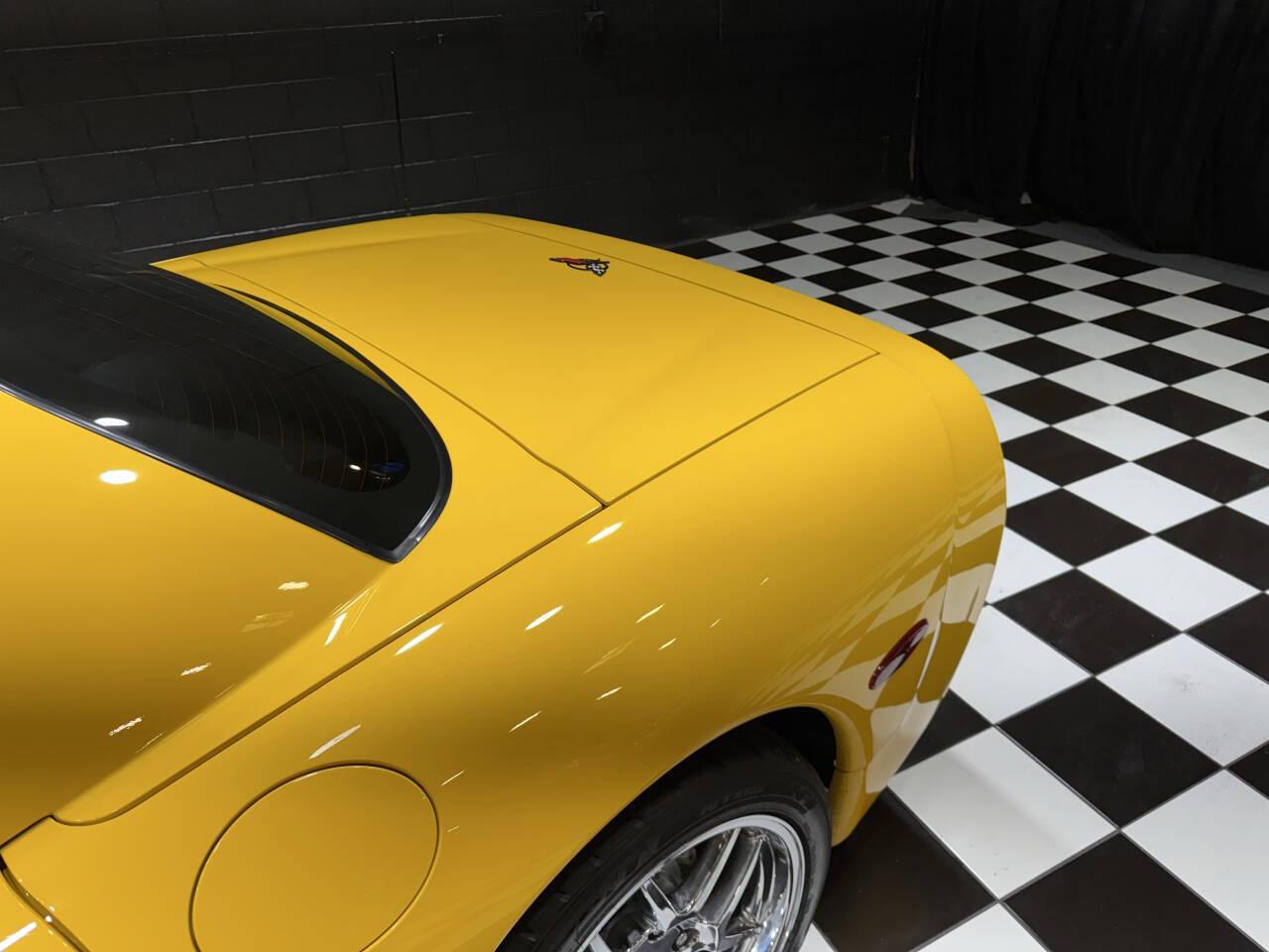 2004 Chevrolet Corvette 22