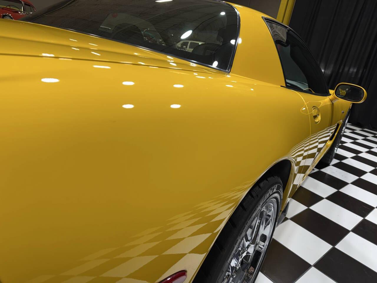 2004 Chevrolet Corvette 33