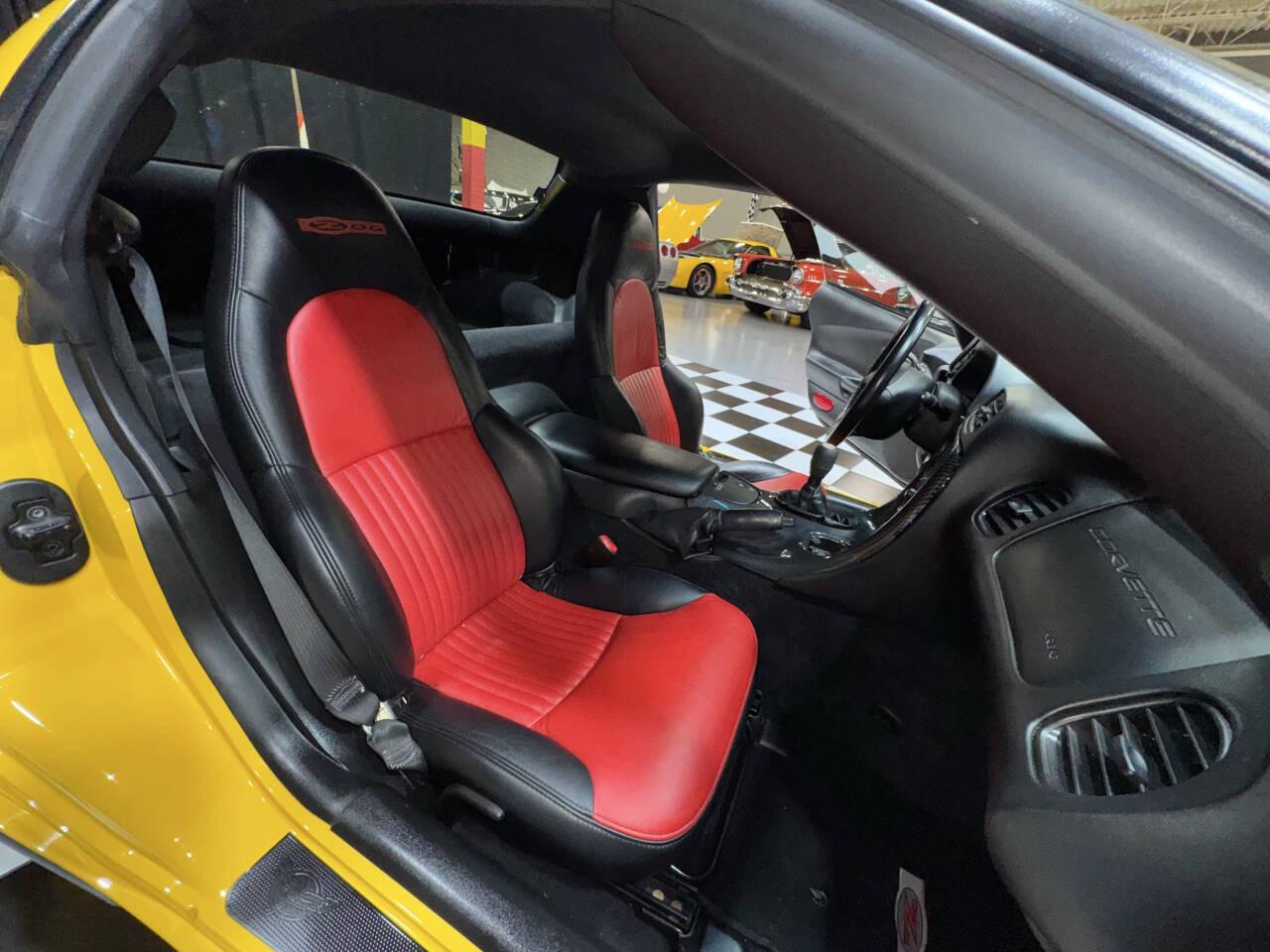 2004 Chevrolet Corvette 41