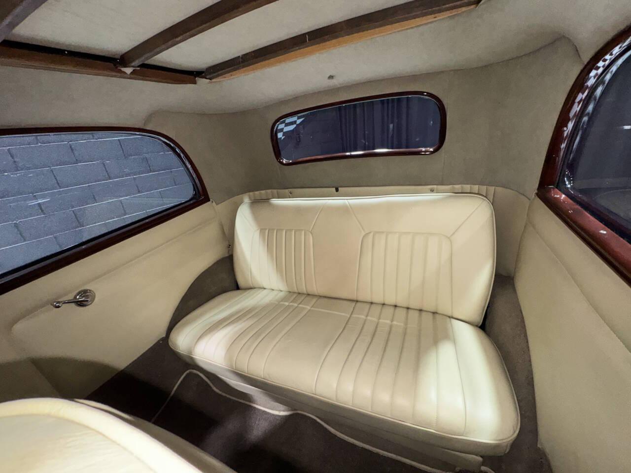 1933 Ford Tudor 26