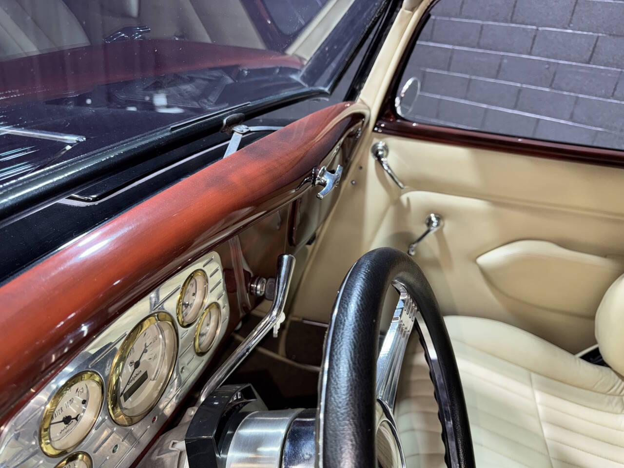 1933 Ford Tudor 34