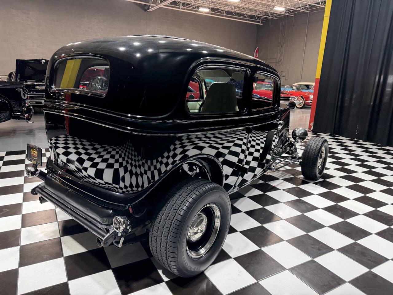 1933 Ford Tudor 4