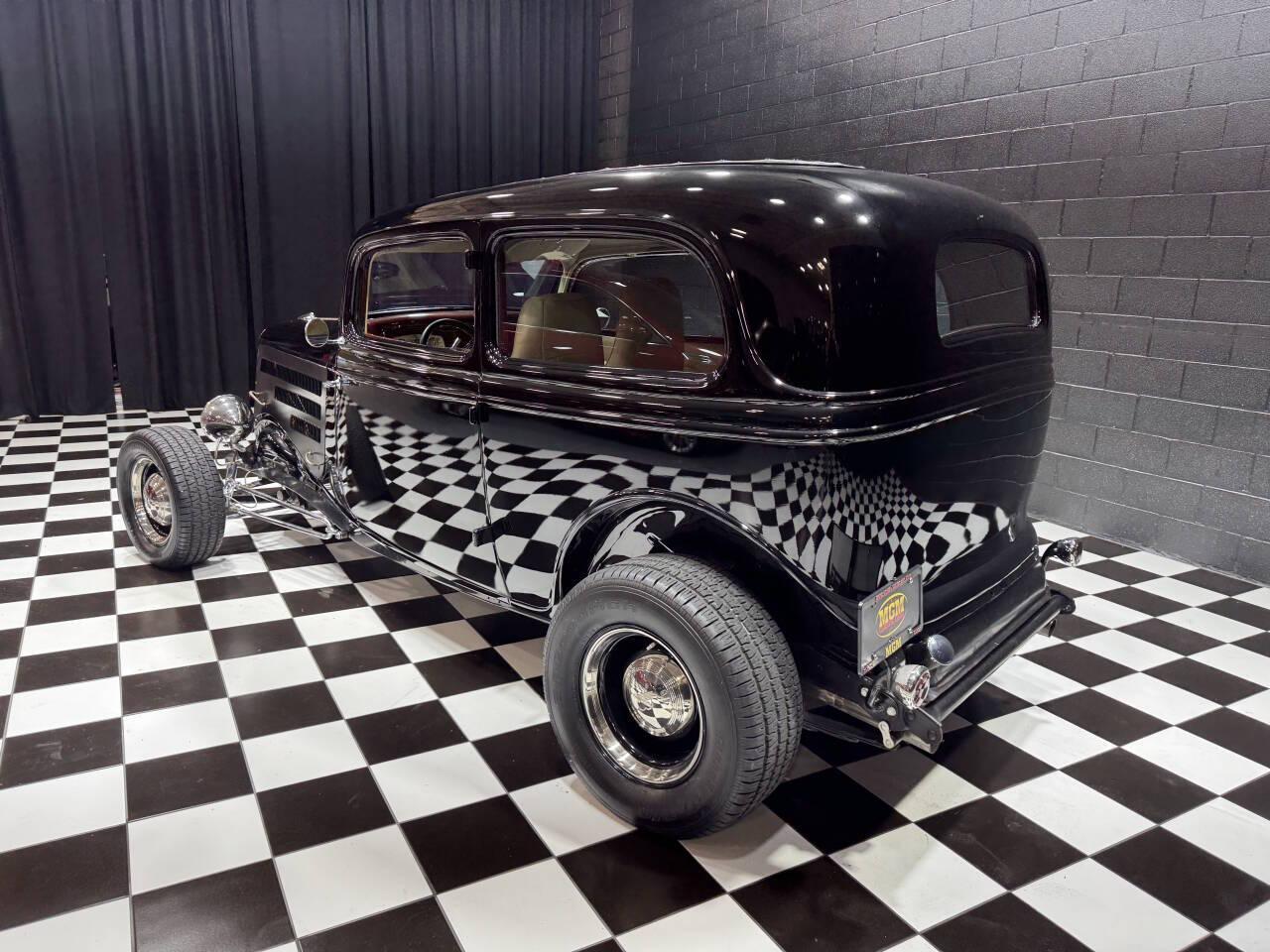 1933 Ford Tudor 6