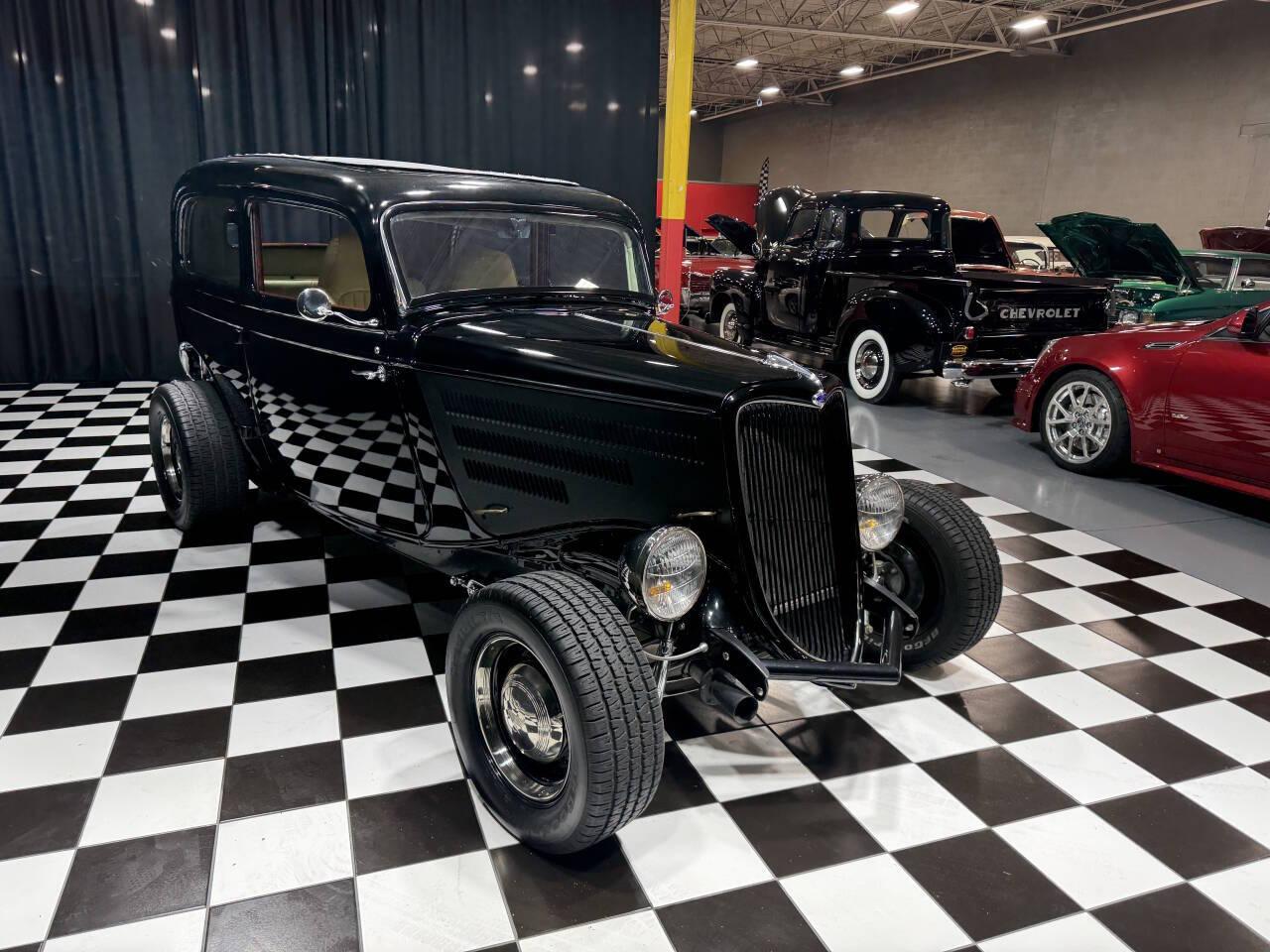 1933 Ford Tudor 10