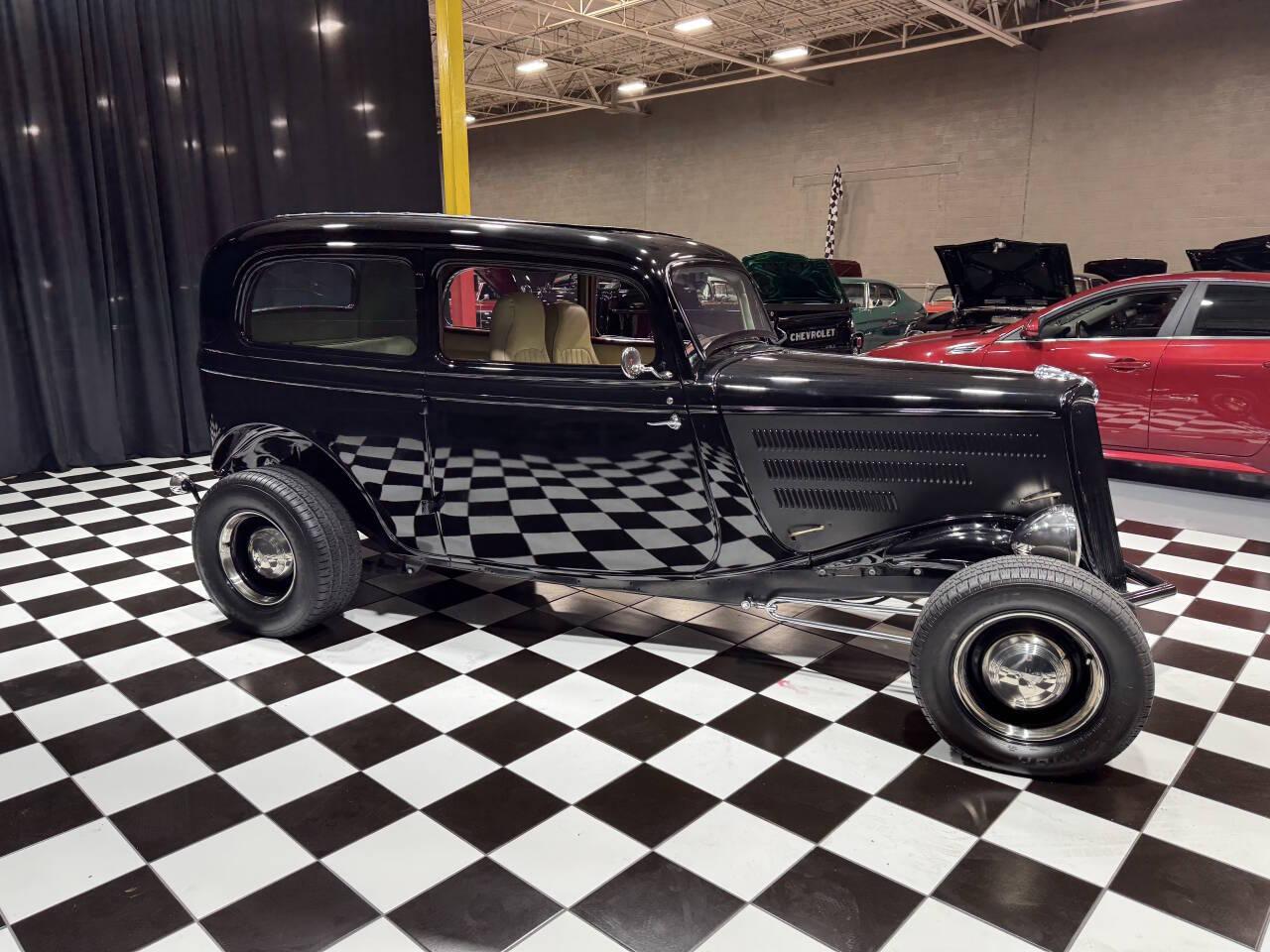 1933 Ford Tudor 14