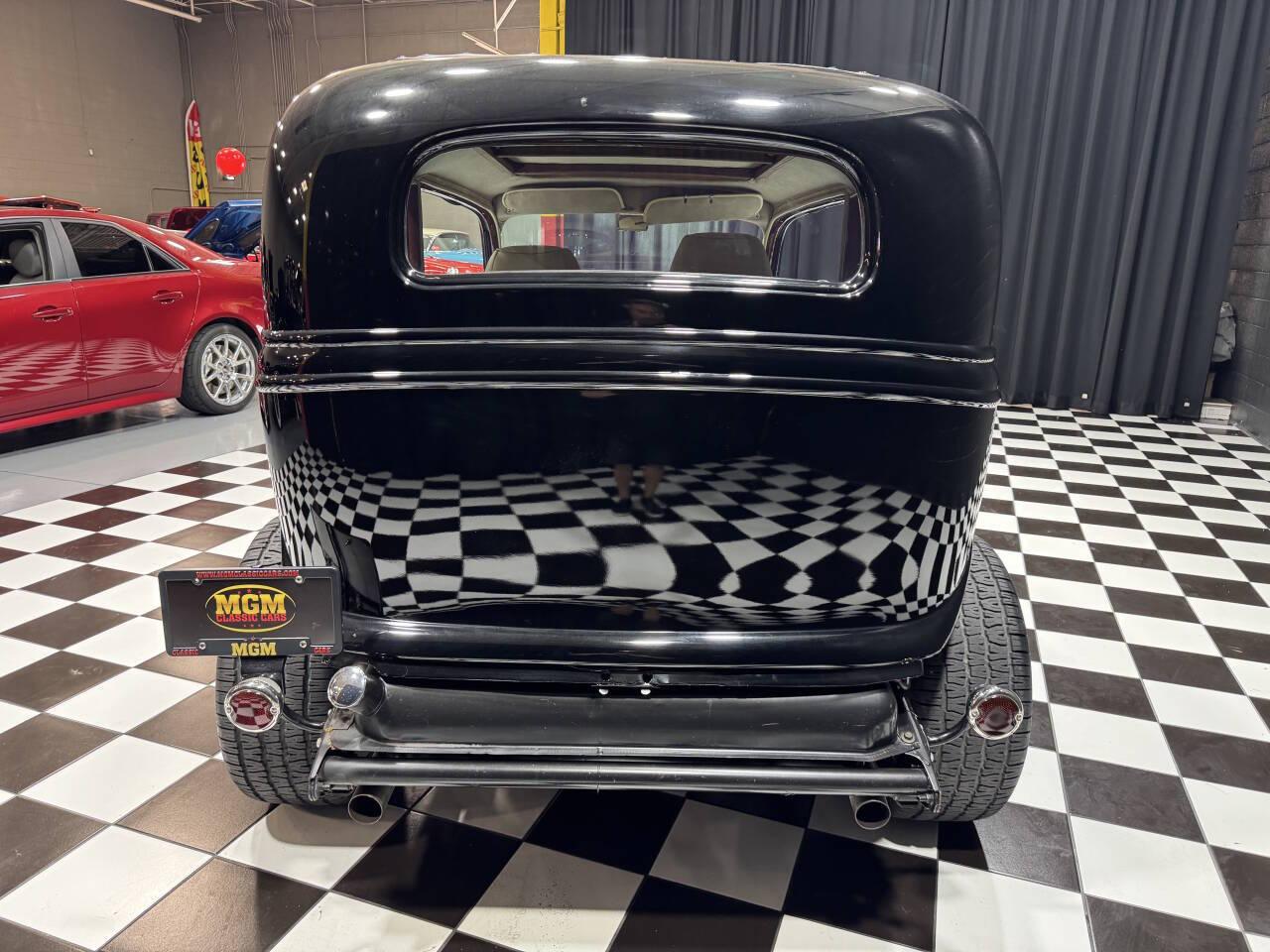 1933 Ford Tudor 16